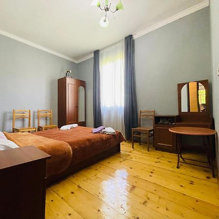 Guesthouse Am Museum メスティア エクステリア 写真