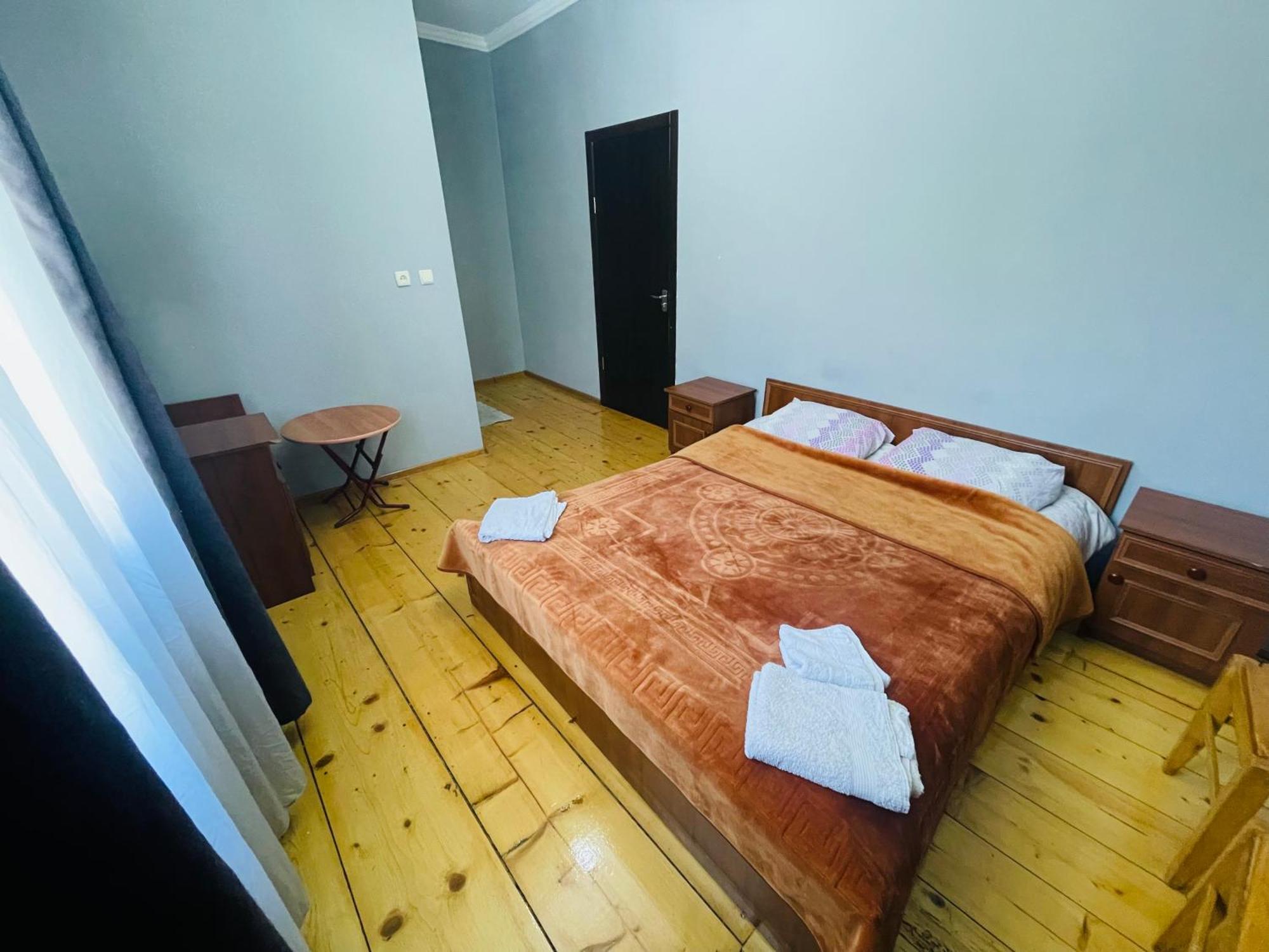 Guesthouse Am Museum メスティア エクステリア 写真