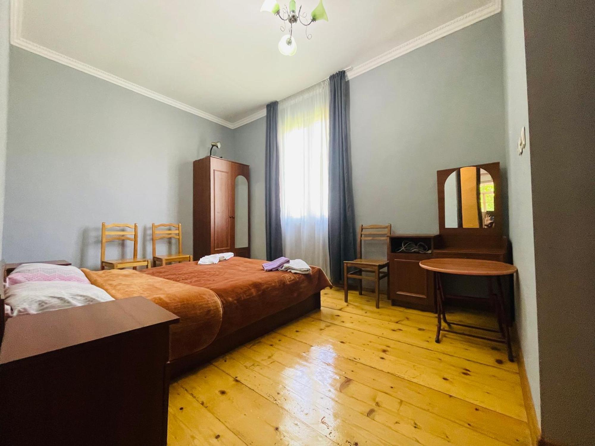 Guesthouse Am Museum メスティア エクステリア 写真