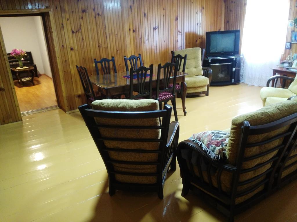 Guesthouse Am Museum メスティア エクステリア 写真